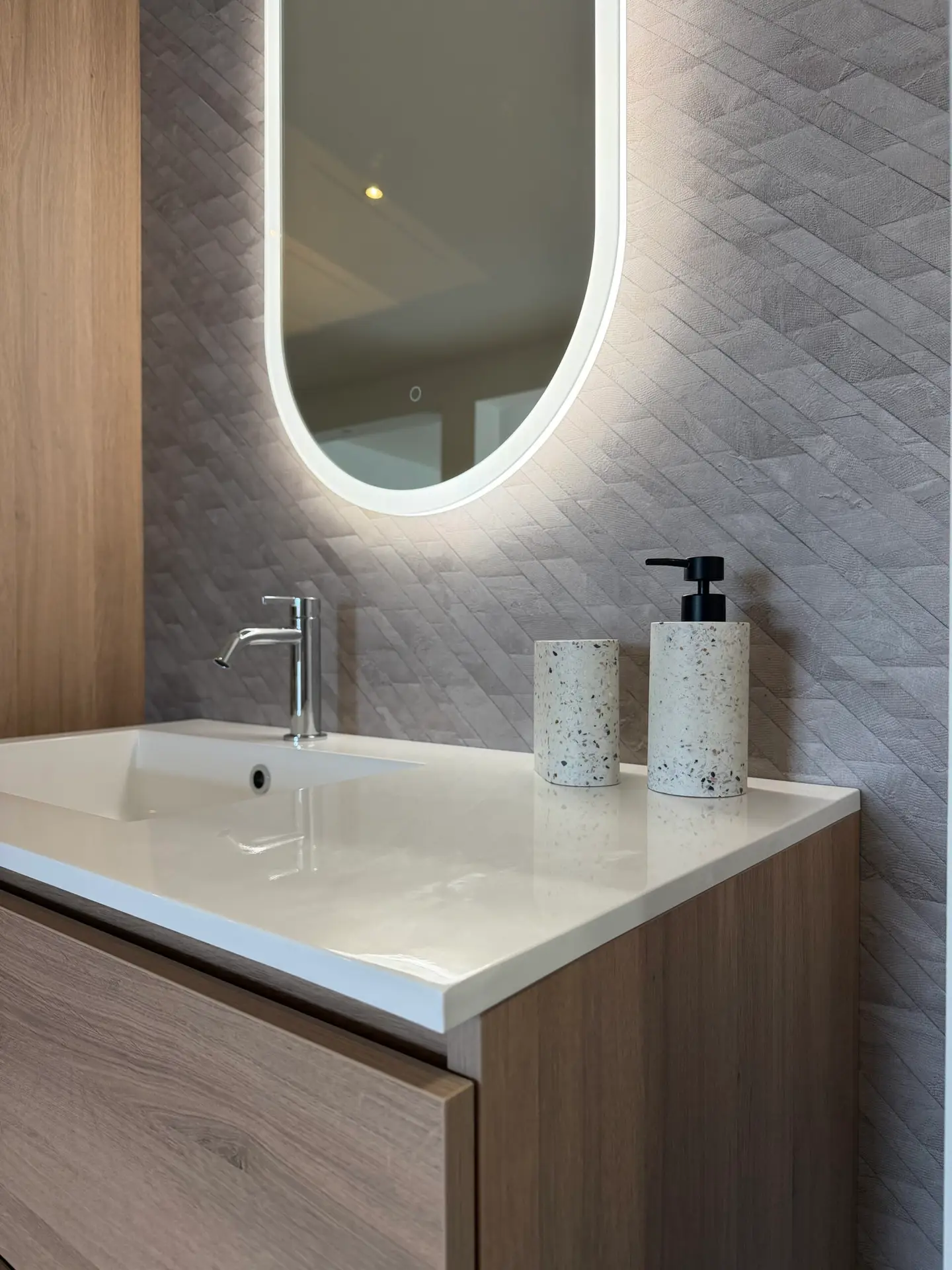 Douche op maat met wandpanelen door Warpy Projects